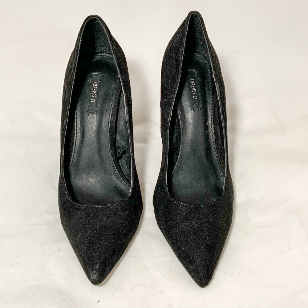 🌸 Black Pointed Toe Pumps